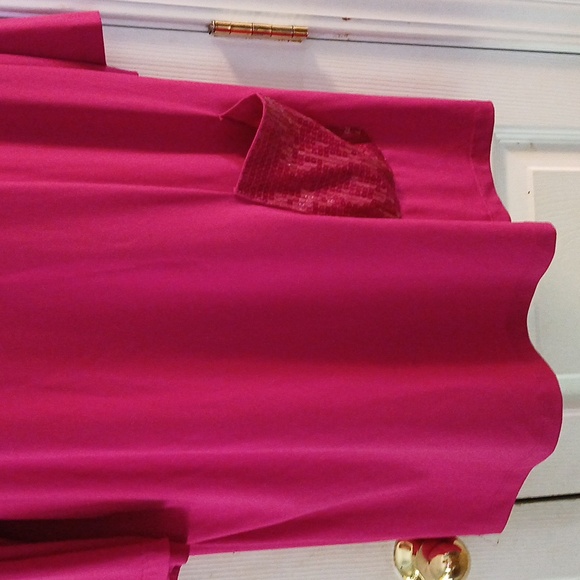 Joan River Magenta  tunic with front sequin pocket Sz 1X NWOT - Picture 2 of 6
